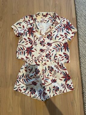 White Floral Button-Front Top and shorts set with Red & Navy Print